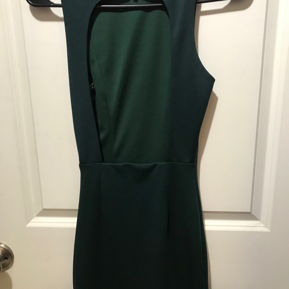 Dark green dress open back - Picture 4 of 8
